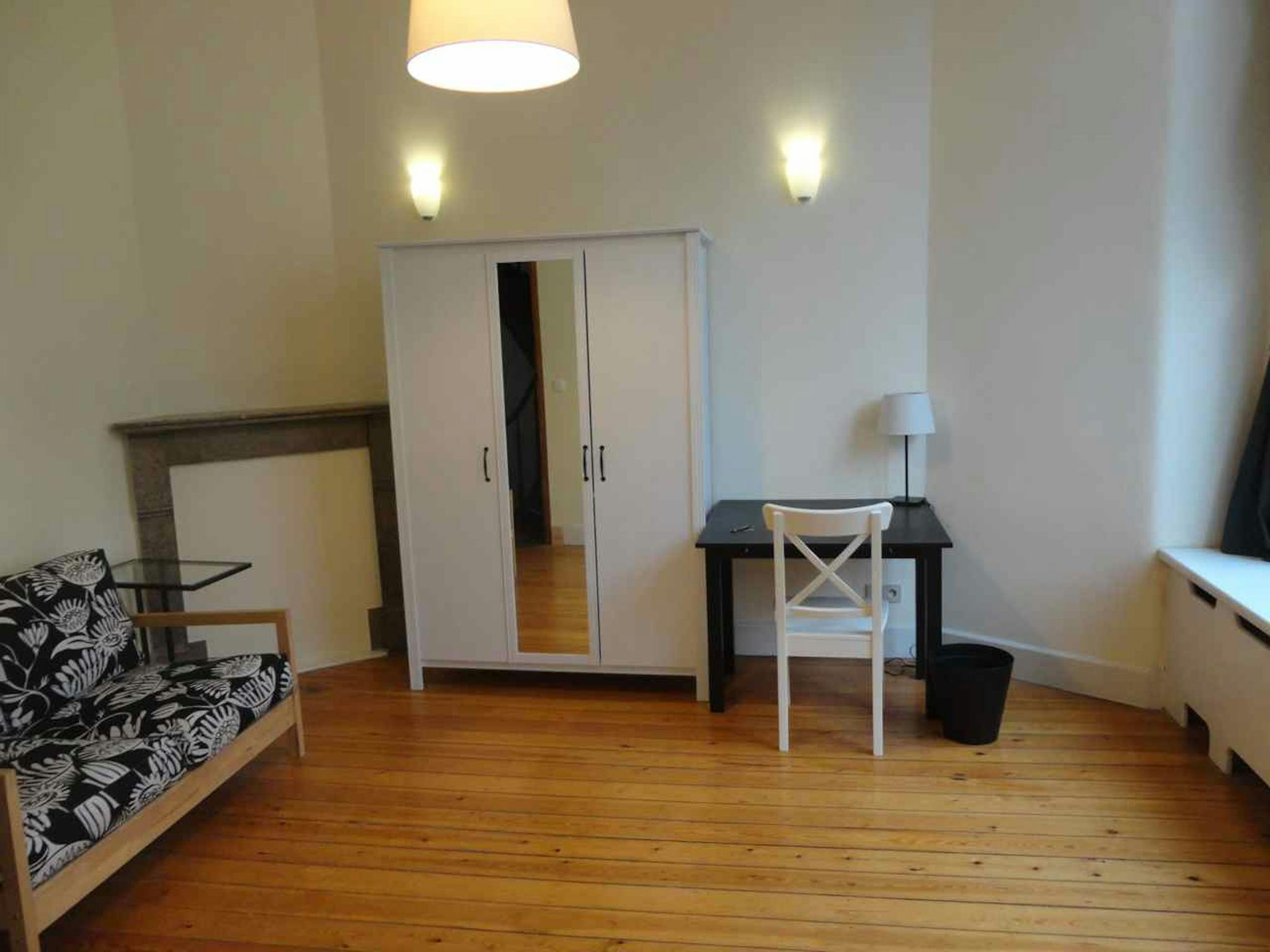 Appartement te  huur in Brussel 1000 825.00€ 1 slaapkamers 200.00m² - Zoekertje 631692