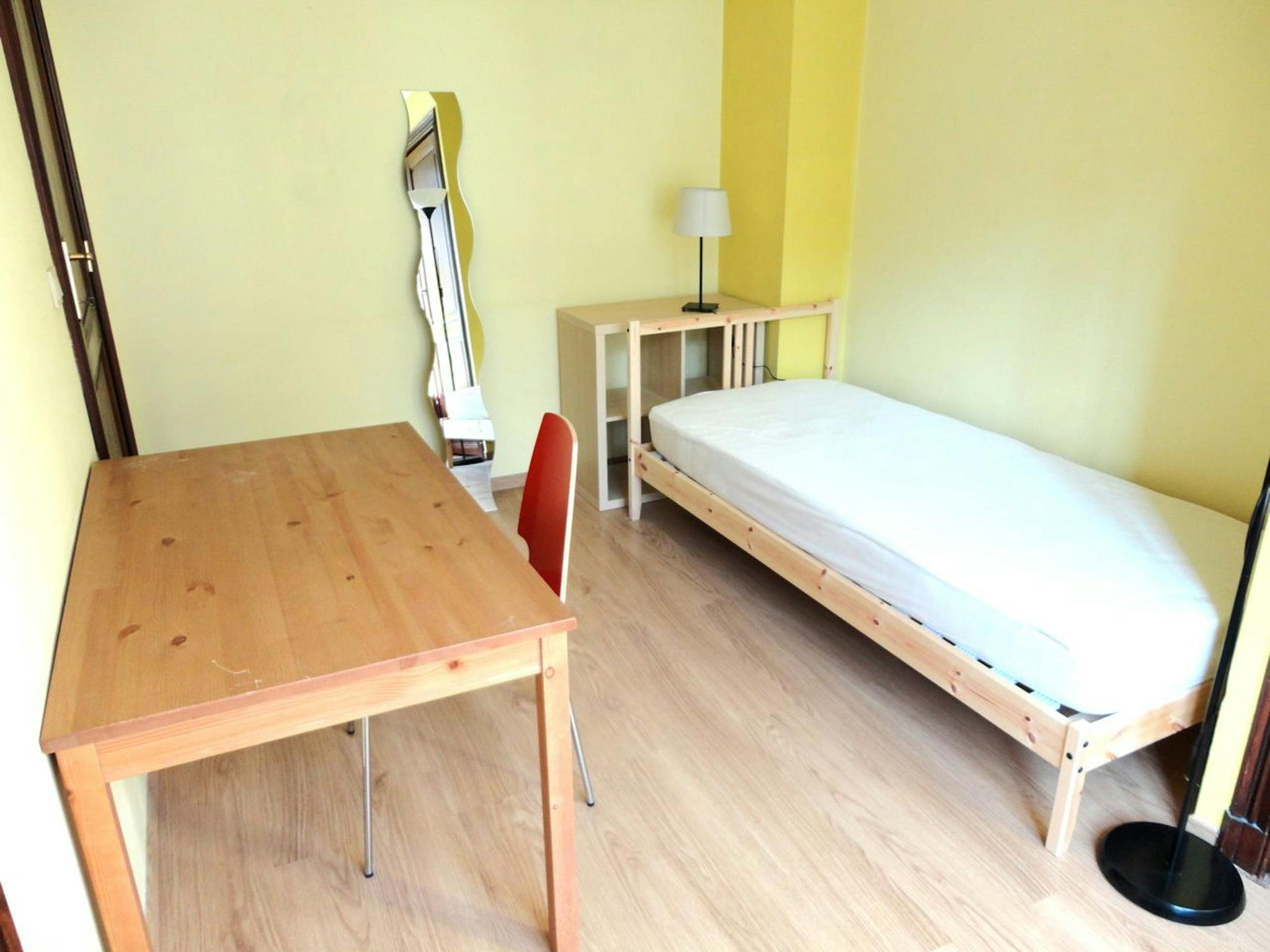 Appartement te  huur in Brussel 1000 650.00€ 1 slaapkamers 200.00m² - Zoekertje 82258