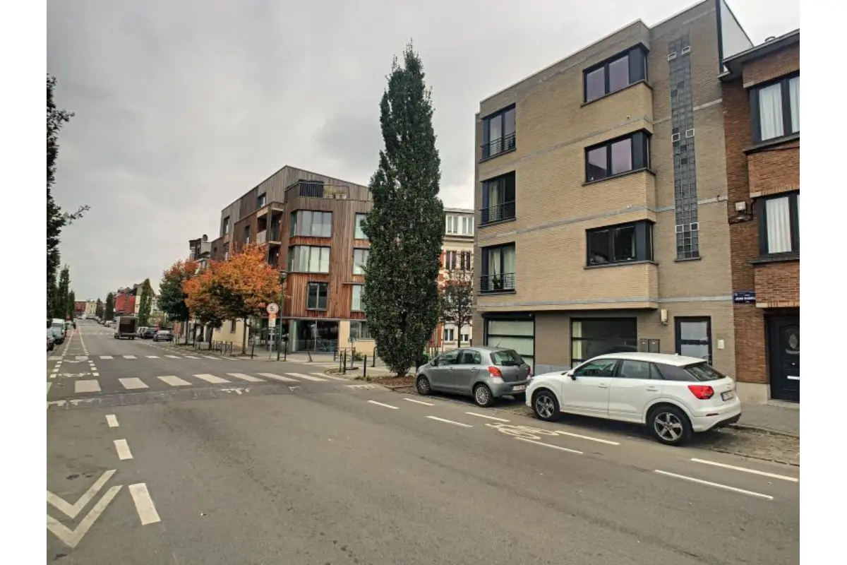 Handelszaak te  koop in Sint-Jans-Molenbeek 1080 169000.00€  slaapkamers m² - Zoekertje 1475