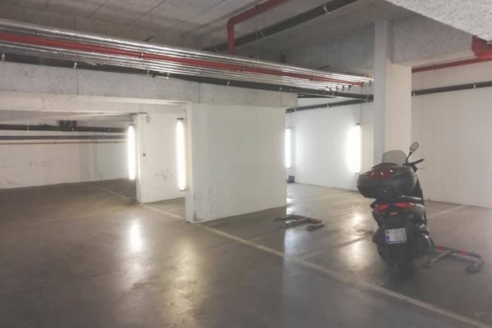 Parking & garage te  huur in Sint-Agatha-Berchem 1082 65.00€  slaapkamers m² - Zoekertje 401803