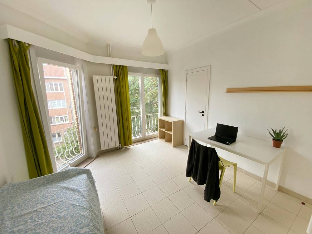 Appartement te  huur in Vorst 1190 585.00€ 1 slaapkamers m² - Zoekertje 397716