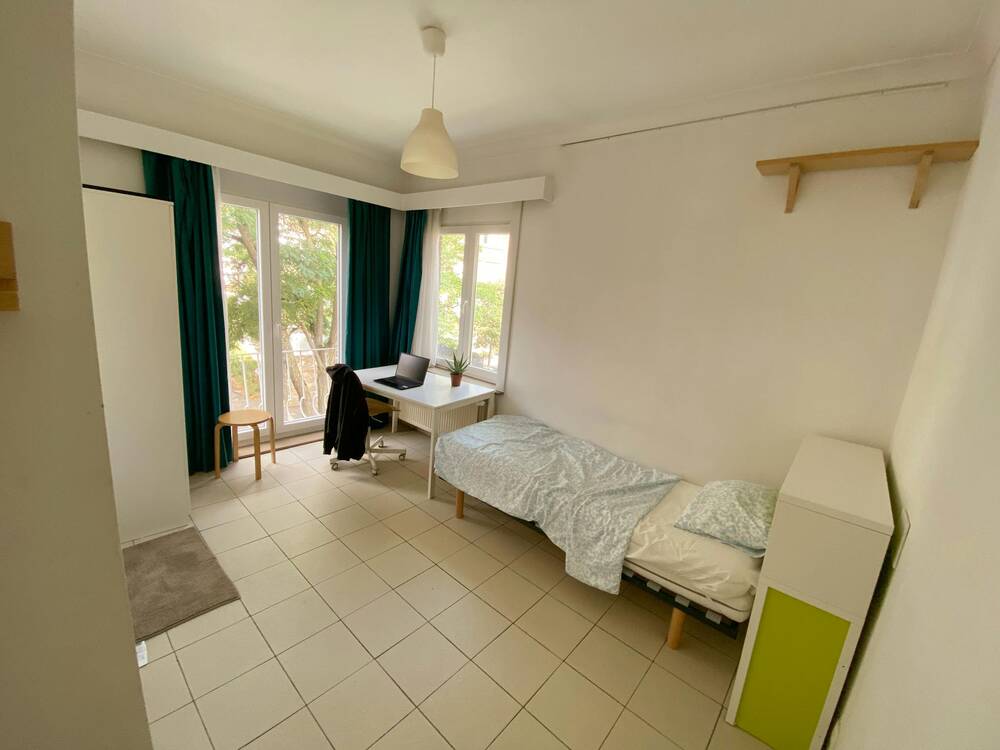 Appartement te  huur in Vorst 1190 575.00€ 1 slaapkamers m² - Zoekertje 84286