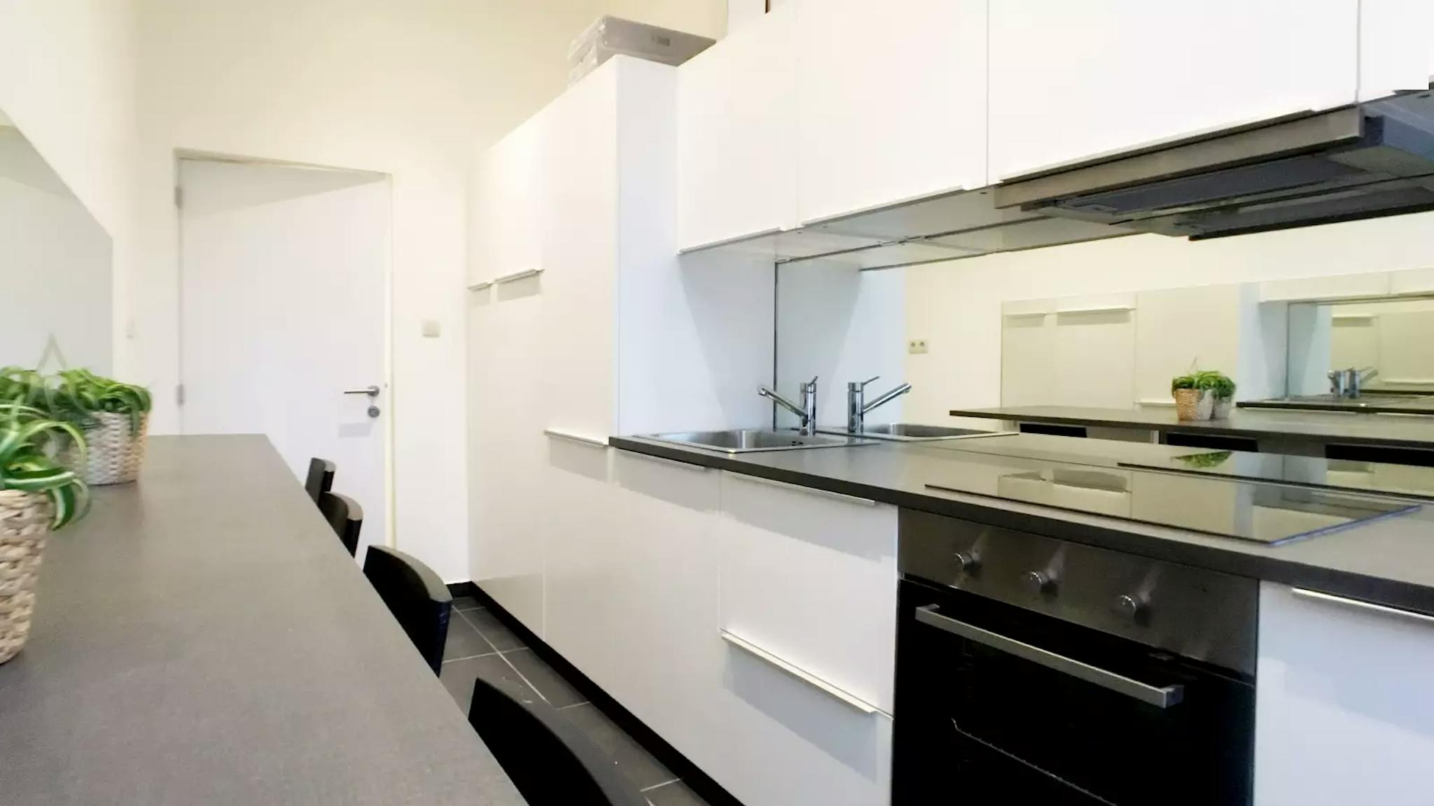 Appartement te  huur in Etterbeek 1040 575.00€ 1 slaapkamers 170.00m² - Zoekertje 84466