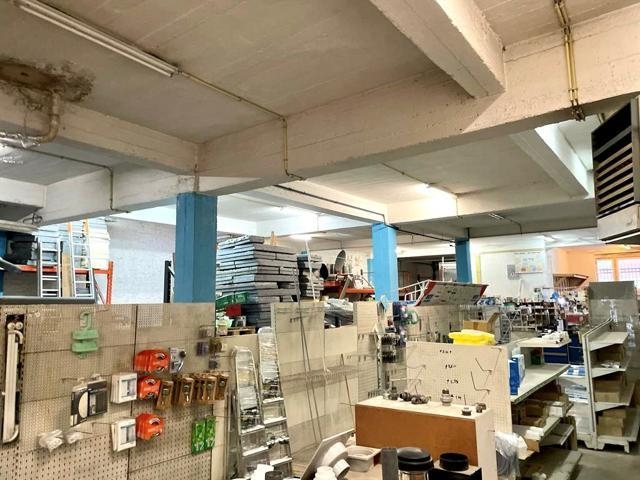Handelszaak te  koop in Vorst 1190 485000.00€  slaapkamers 350.00m² - Zoekertje 3535