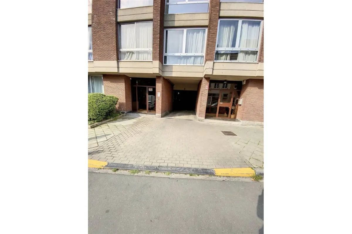 Parking te  koop in Elsene 1050 15000.00€  slaapkamers m² - Zoekertje 4527