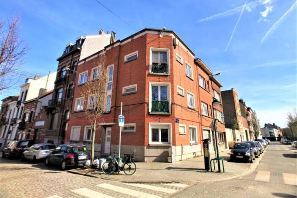Benedenverdieping te  koop in Sint-Jans-Molenbeek 1080 199000.00€ 2 slaapkamers m² - Zoekertje 893342
