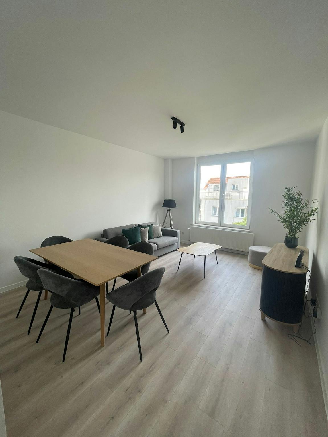 Appartement te  huur in Sint-Joost-ten-Node 1210 1800.00€ 2 slaapkamers 140.00m² - Zoekertje 1325606
