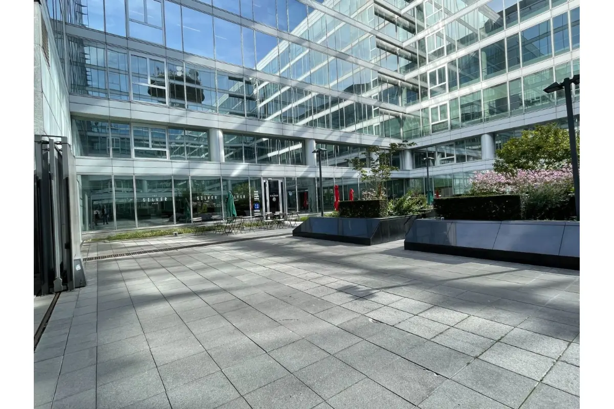 Commerce à louer à Schaerbeek 1030 7204.00€  chambres 665.00m² - annonce 15701