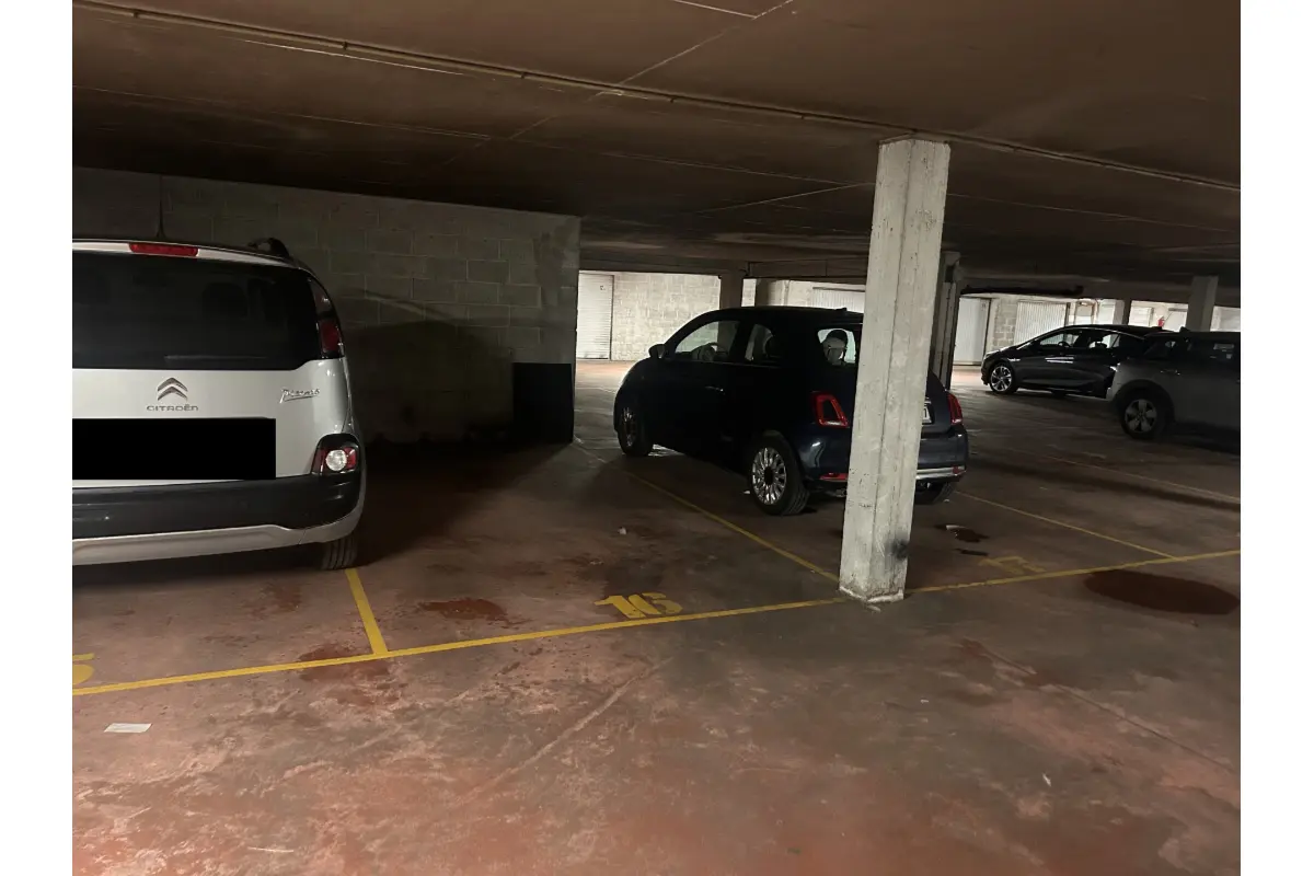 Parking te  koop in Sint-Lambrechts-Woluwe 1200 17000.00€  slaapkamers m² - Zoekertje 18710