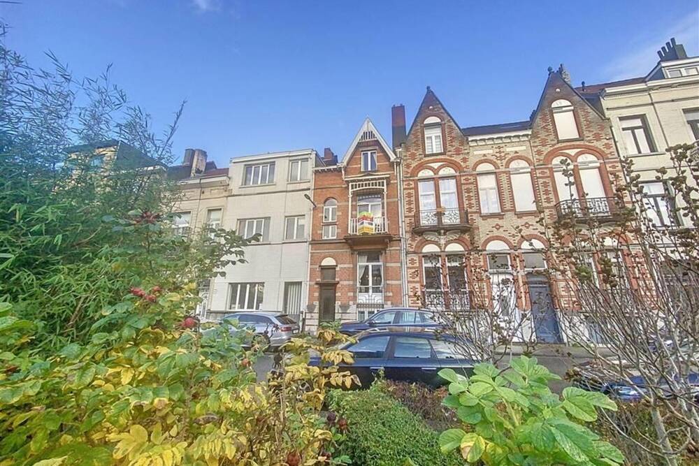 Huis te  koop in Sint-Joost-ten-Node 1210 595000.00€ 4 slaapkamers 241.00m² - Zoekertje 1175479