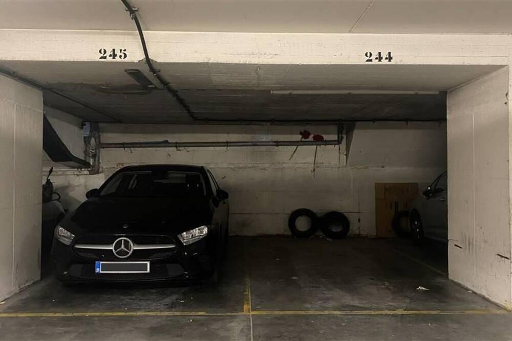 Parking / garage à louer à Bruxelles 1000 125.00€  chambres m² - annonce 1237096