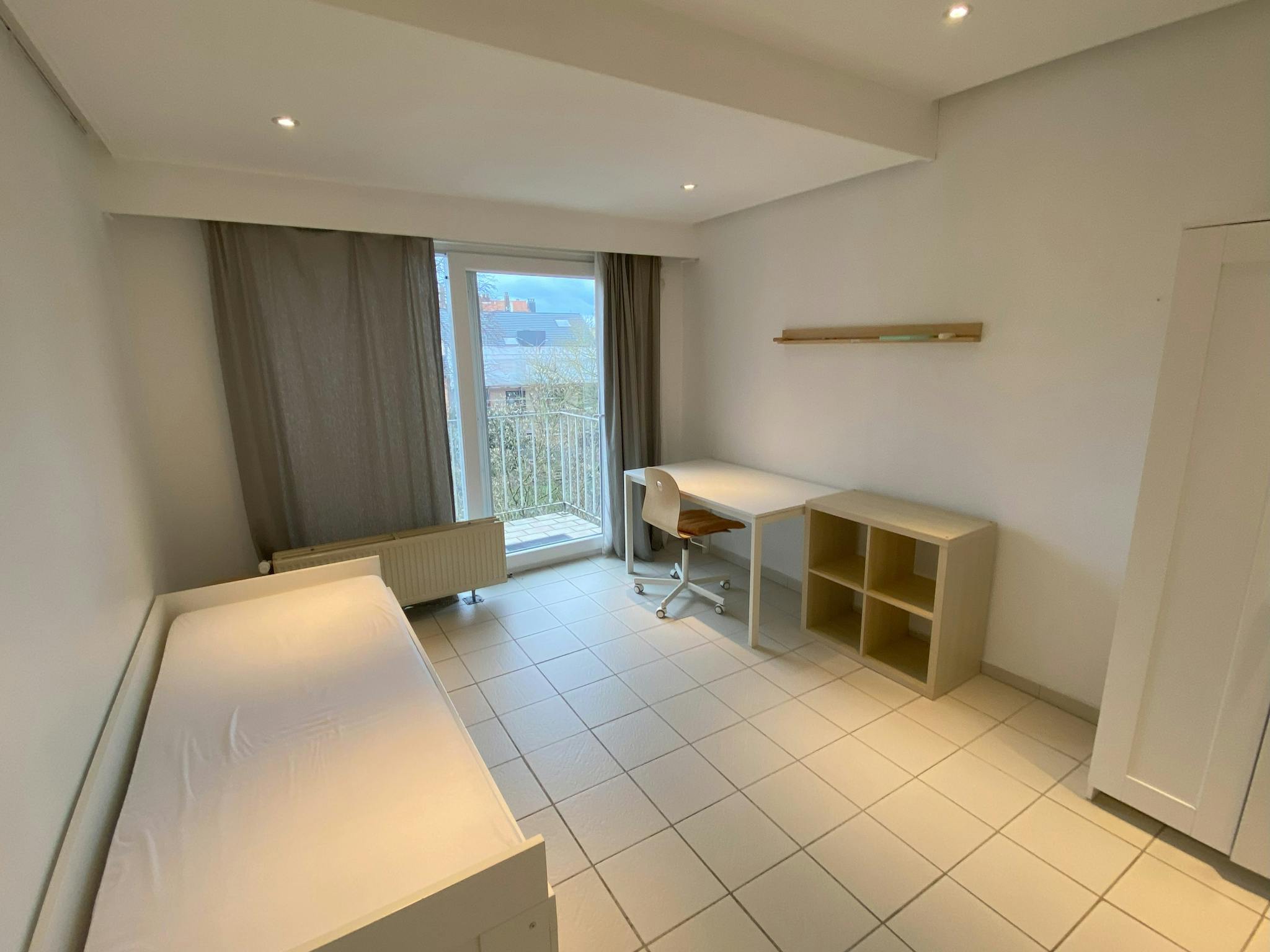 Appartement te  huur in Vorst 1190 670.00€ 1 slaapkamers m² - Zoekertje 87094