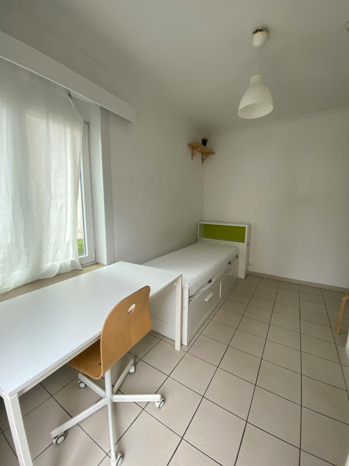 Appartement te  huur in Vorst 1190 575.00€ 1 slaapkamers m² - Zoekertje 87092