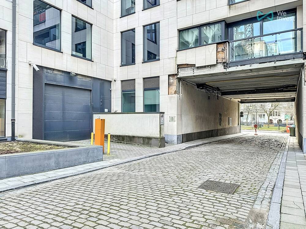 Parking à louer à Bruxelles 1000 100.00€  chambres 14.00m² - annonce 1375378