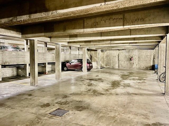 Parking & garage te  koop in Elsene 1050 20000.00€  slaapkamers m² - Zoekertje 1375895