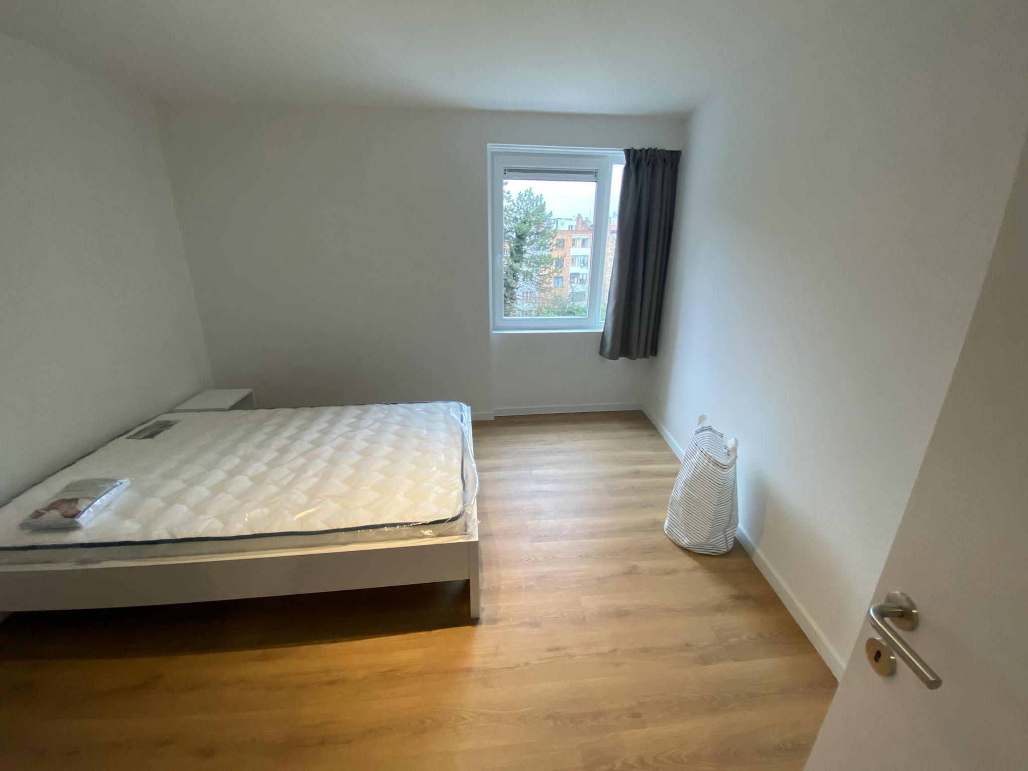 Appartement te  huur in Vorst 1190 835.00€ 1 slaapkamers 95.00m² - Zoekertje 87288