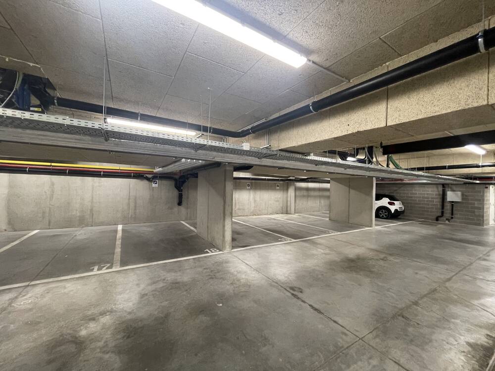 Parking & garage te  koop in Sint-Jans-Molenbeek 1080 15450.00€  slaapkamers 12.50m² - Zoekertje 1324709