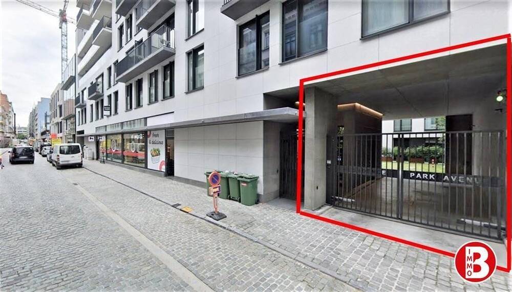 Parking à à Bruxelles 1000 280.00€ chambres m² - annonce 40009