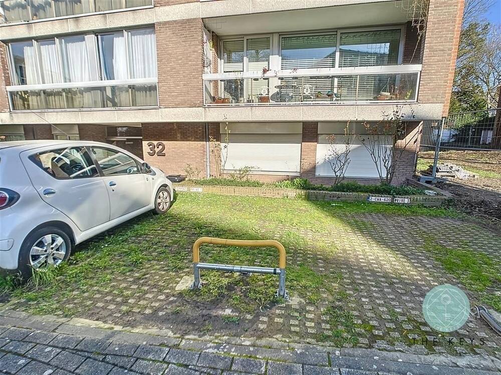 Parking te  huur in Ukkel 1180 100.00€  slaapkamers m² - Zoekertje 1356150