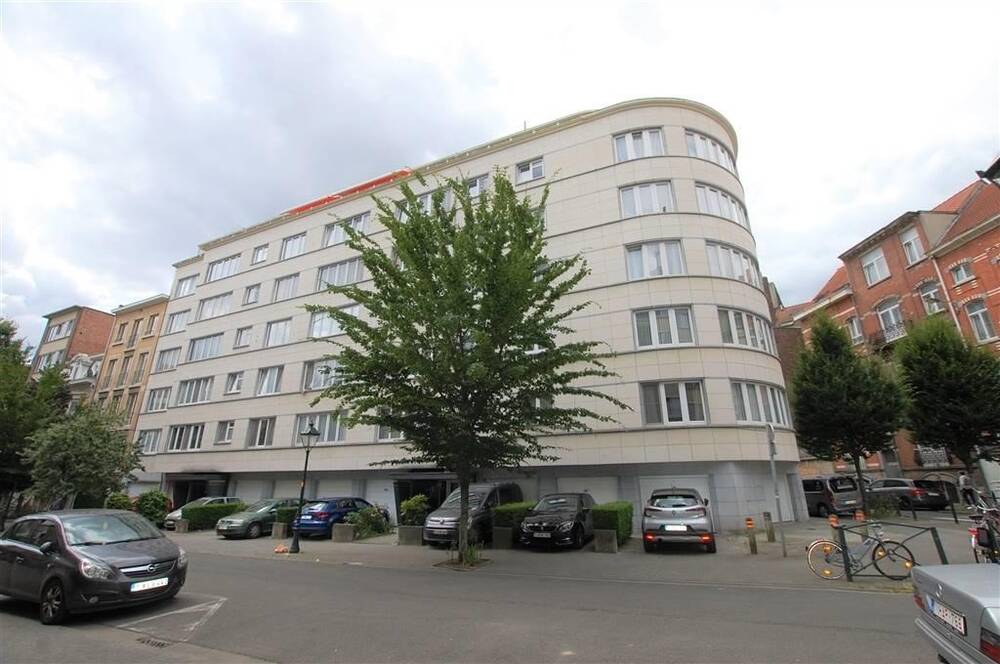 Parking à  à Molenbeek-Saint-Jean 1080 20000.00€  chambres m² - annonce 1357605