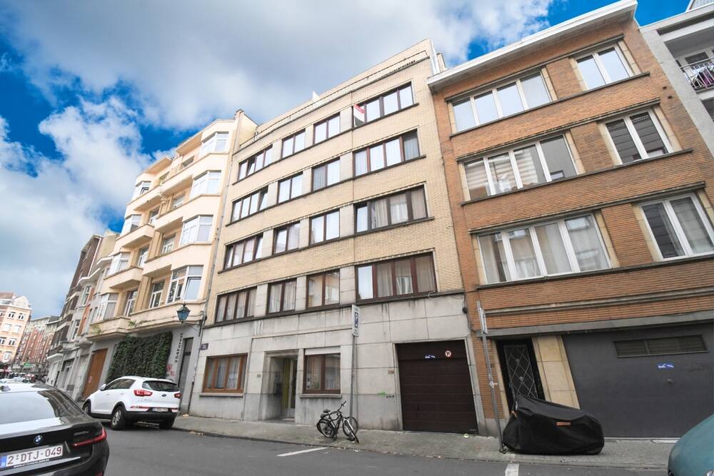 Appartement te  koop in Sint-Gillis 1060 160000.00€ 1 slaapkamers 56.00m² - Zoekertje 1359128