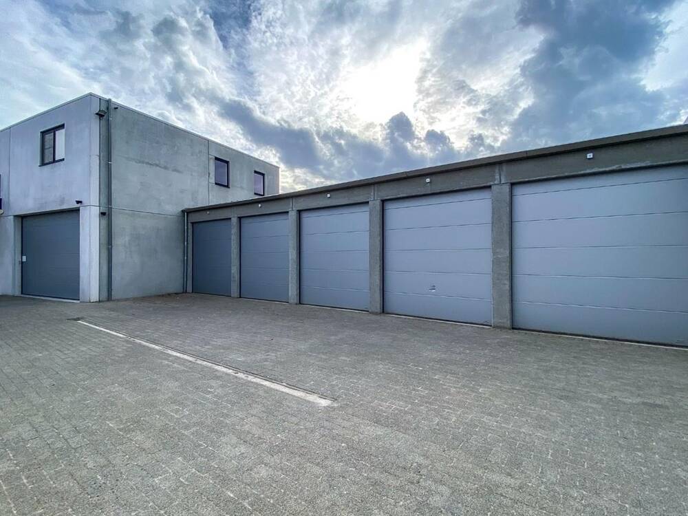 Parking & garage te  huur in Diksmuide 8600 175.00€  slaapkamers m² - Zoekertje 1385635