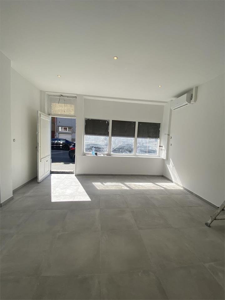 Handelszaak te  koop in Vorst 1190 169000.00€  slaapkamers m² - Zoekertje 63482