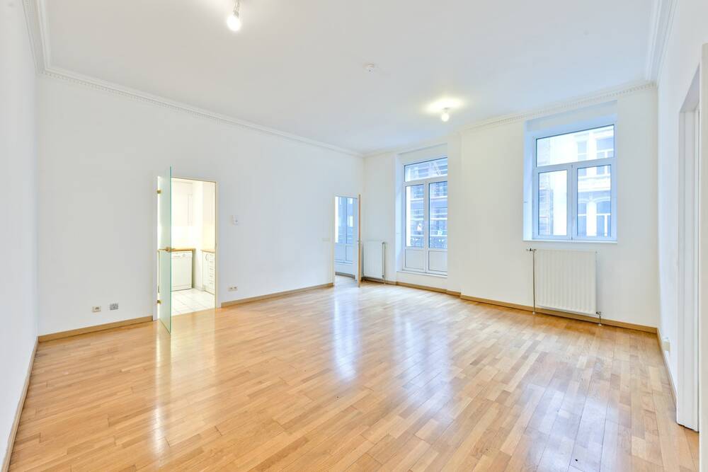 Appartement te  koop in Brussel 1000 285000.00€ 1 slaapkamers 79.00m² - Zoekertje 1411450