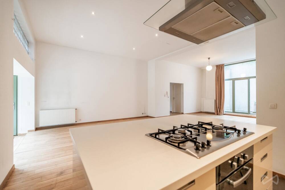 Appartement te  koop in Sint-Jans-Molenbeek 1080 399000.00€ 3 slaapkamers 150.00m² - Zoekertje 1419121
