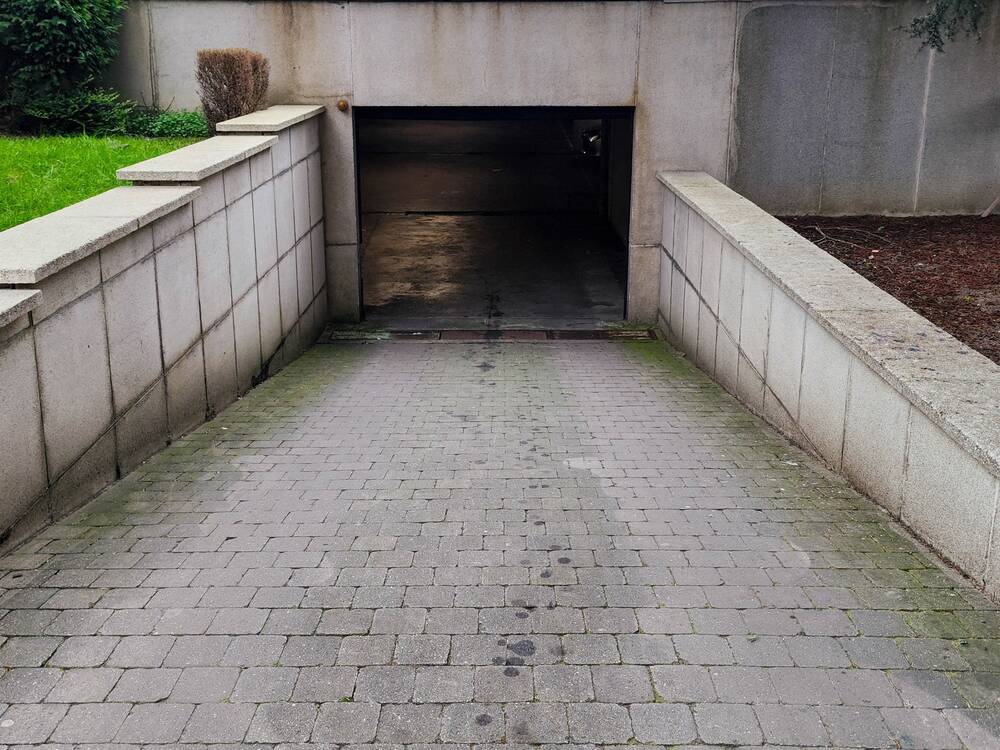 Parking & garage te koop in Sint-Jans-Molenbeek 1080 25000.00€ slaapkamers m² - Zoekertje 404084