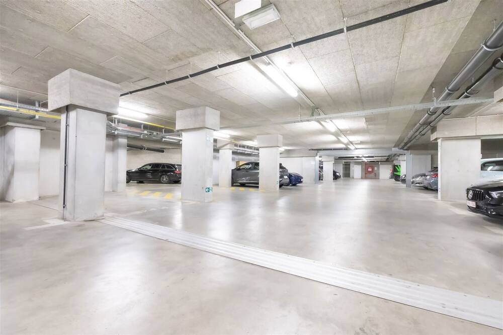 Parking & garage te koop in Sint-Jans-Molenbeek 1080 92000.00€ slaapkamers m² - Zoekertje 80423