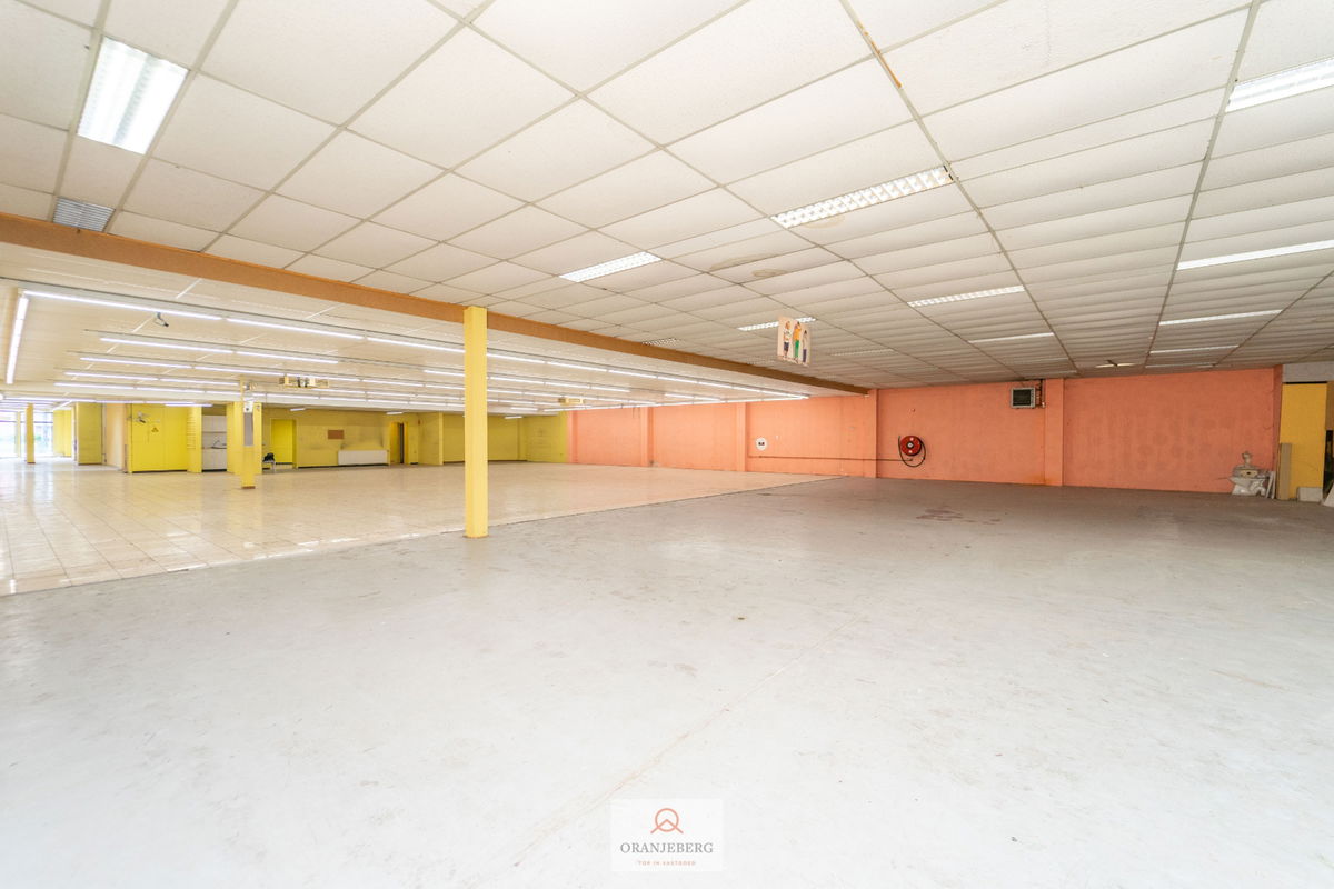 Bureau à vendre à Gand 9000 900000.00€ chambres 677.00m² - annonce 281044