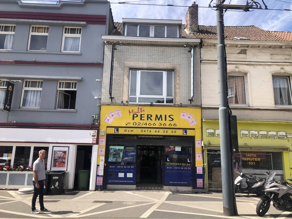 Huis te koop in Sint-Agatha-Berchem 1082 415000.00€ 3 slaapkamers m² - Zoekertje 111537