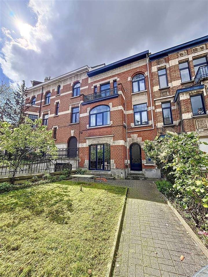 Immeuble de rapport - Immeuble à appartement à vendre à Etterbeek 1040 709000.00€ 6 chambres 225.00m² - annonce 120111