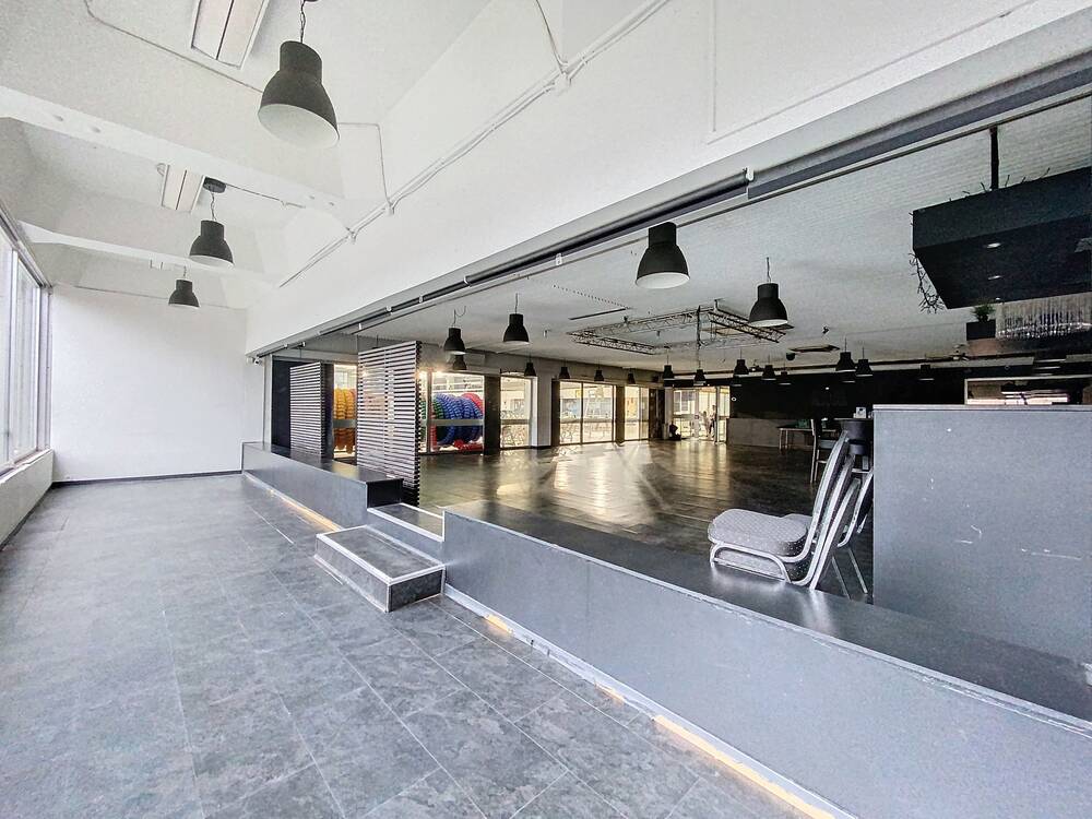 Handelszaak te huur in Sint-Jans-Molenbeek 1080 2770.00€ slaapkamers 294.00m² - Zoekertje 146945