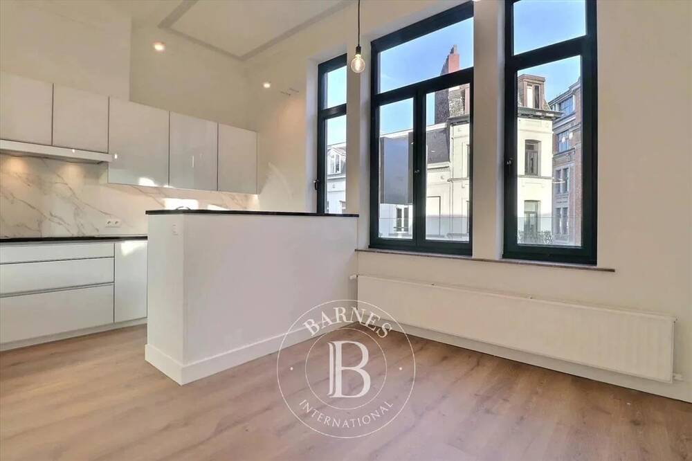 Triplex te  huur in Brussel 1000 2350.00€ 2 slaapkamers 135.00m² - Zoekertje 171018