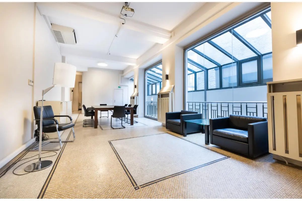 Handelszaak te  koop in Etterbeek 1040 675000.00€  slaapkamers 270.00m² - Zoekertje 228821