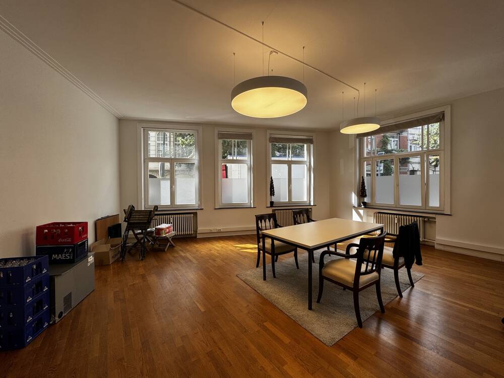 Handelszaak te huur in Sint-Gillis 1060 1900.00€ slaapkamers 75.00m² - Zoekertje 296421