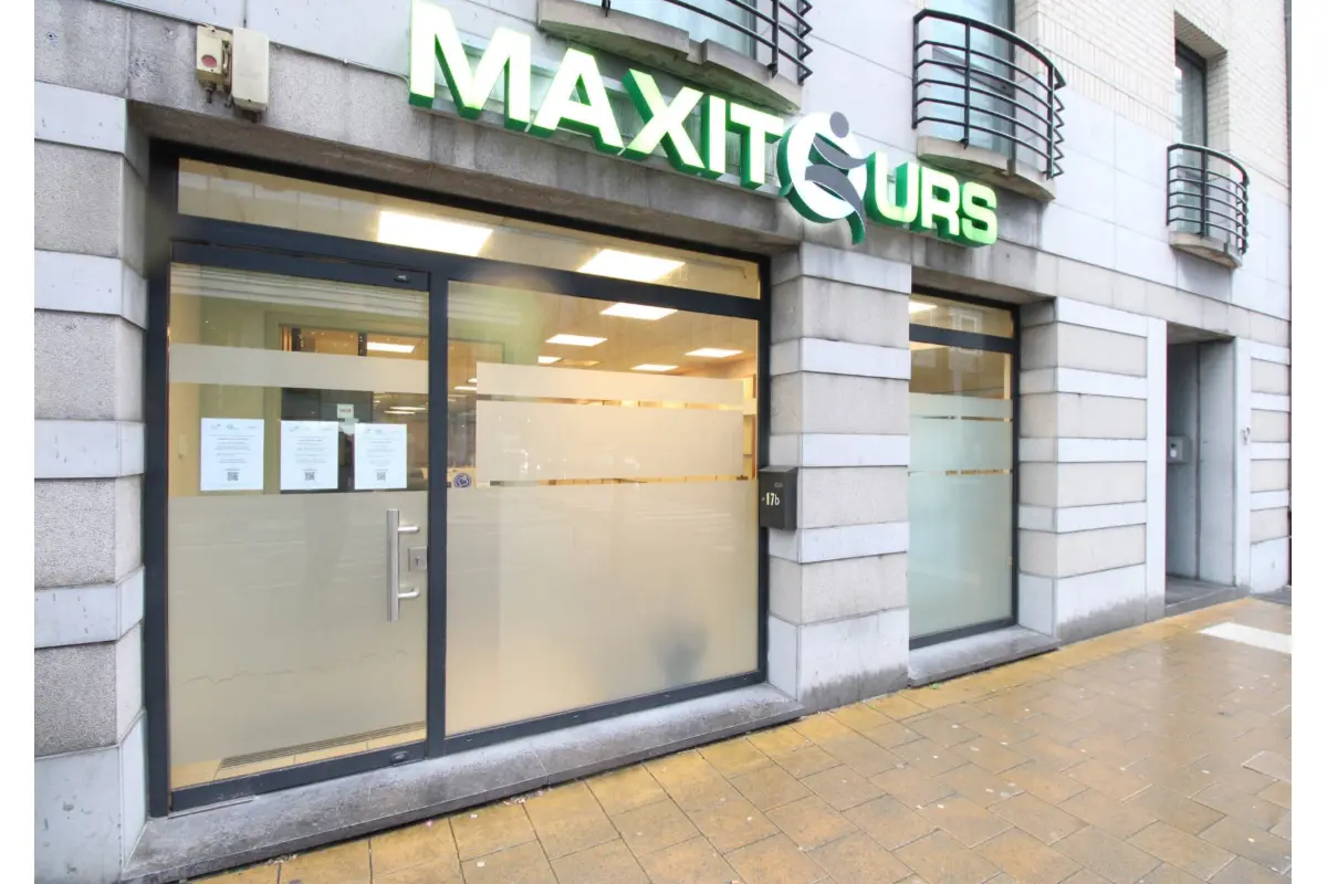 Handelszaak te  koop in Sint-Joost-ten-Node 1210 390000.00€  slaapkamers 150.00m² - Zoekertje 305721