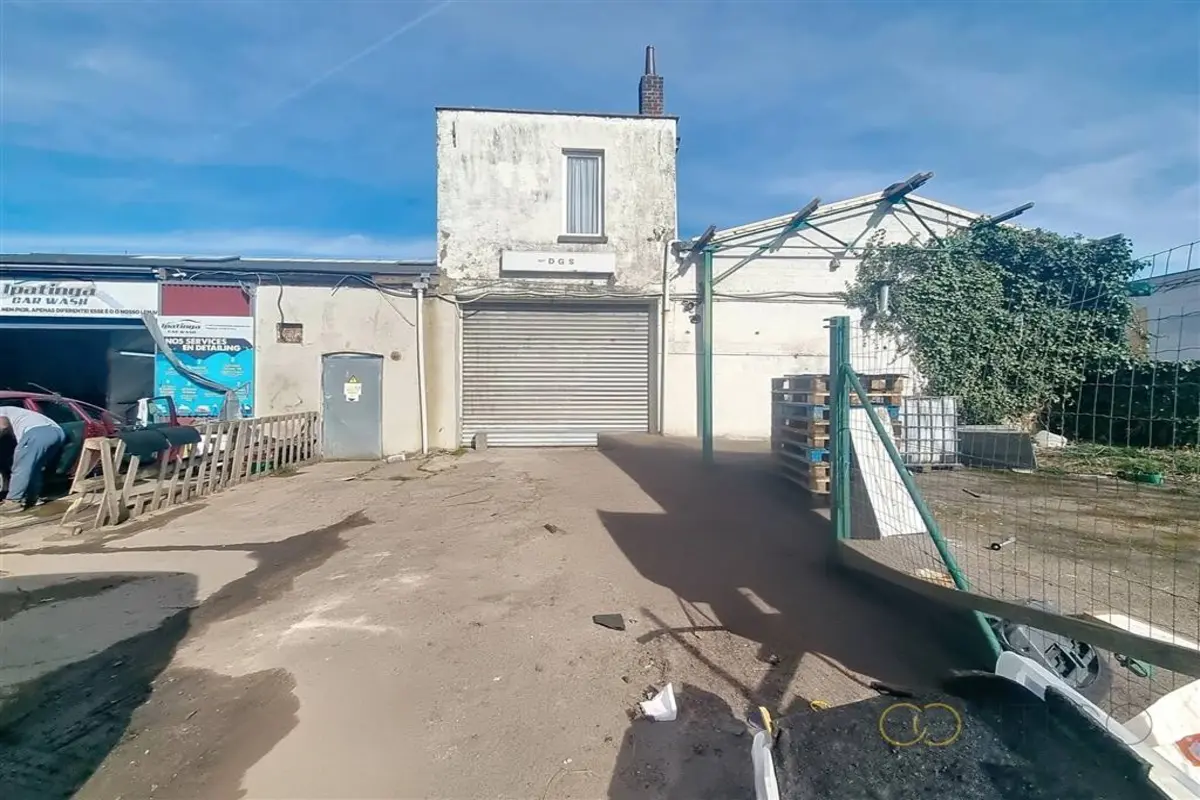 Handelszaak te  huur in Anderlecht 1070 2300.00€  slaapkamers m² - Zoekertje 309464