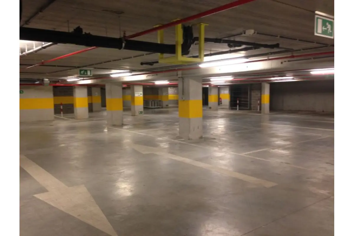 Parking & garage te  huur in Sint-Gillis 1060 169.00€  slaapkamers m² - Zoekertje 337548