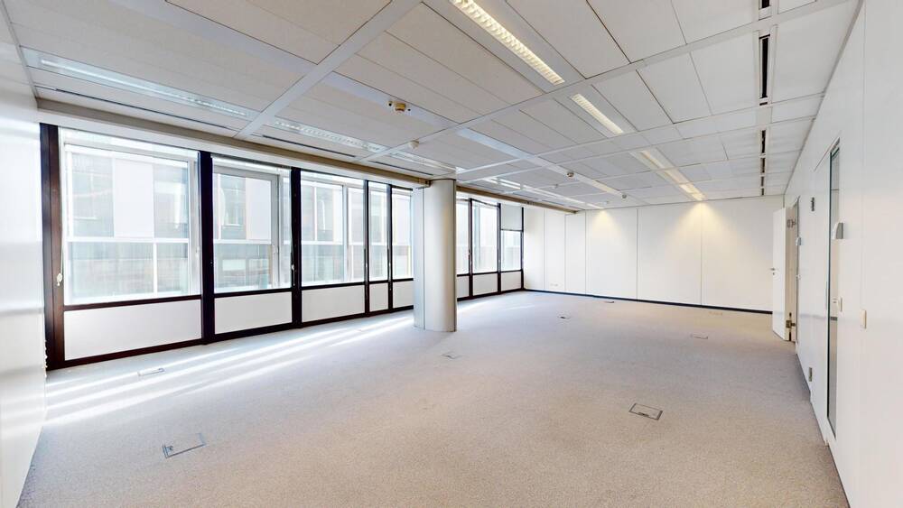 Handelszaak te huur in Etterbeek 1040 0.00€ slaapkamers 690.00m² - Zoekertje 339542