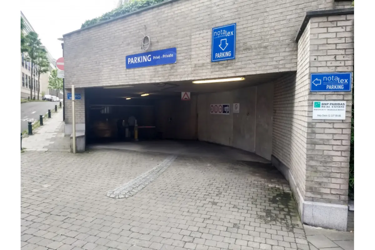 Parking te  huur in Elsene 1050 140.00€  slaapkamers m² - Zoekertje 341822