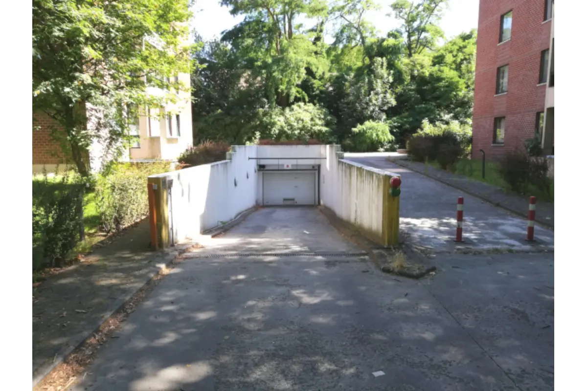 Parking & garage te  huur in Evere 1140 99.00€  slaapkamers m² - Zoekertje 341805