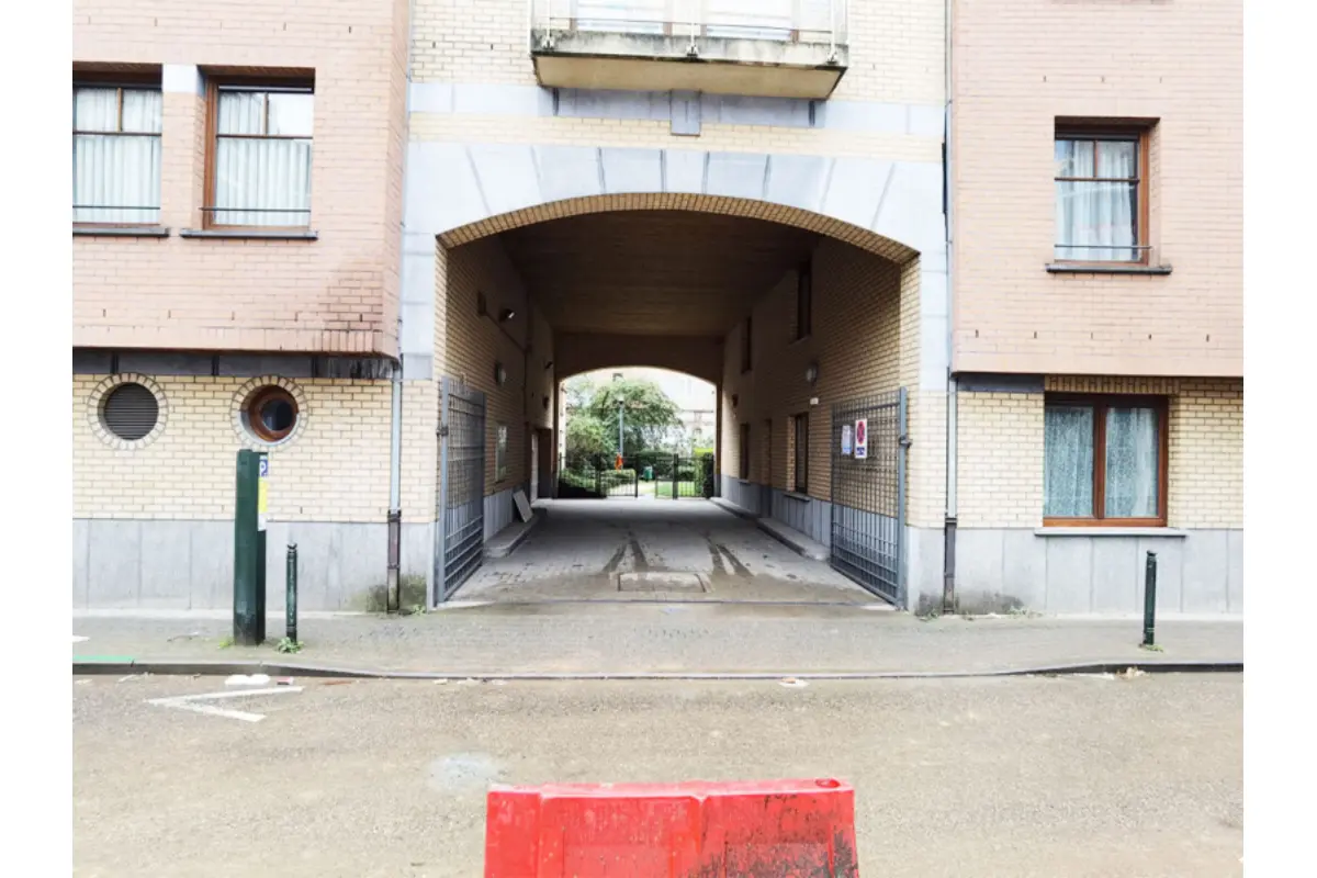 Parking & garage te  huur in Sint-Jans-Molenbeek 1080 115.00€  slaapkamers m² - Zoekertje 341892