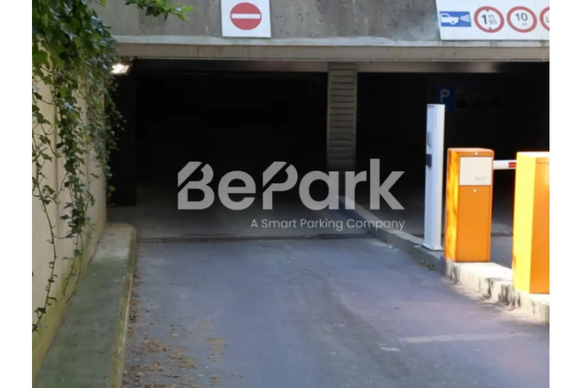 Parking te  huur in Watermaal-Bosvoorde 1170 115.00€  slaapkamers m² - Zoekertje 341856