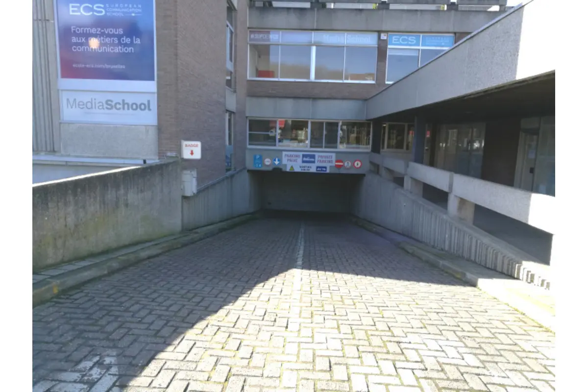 Parking te  huur in Ukkel 1180 109.00€  slaapkamers m² - Zoekertje 341786