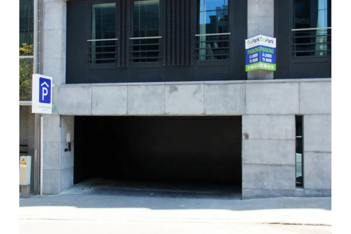 Parking te  huur in Sint-Joost-ten-Node 1210 158.00€  slaapkamers m² - Zoekertje 341698