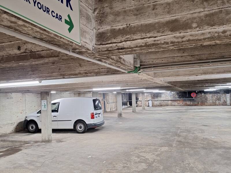 Parking te huur in Neder-Over-Heembeek 1120 64.00€ slaapkamers m² - Zoekertje 341873