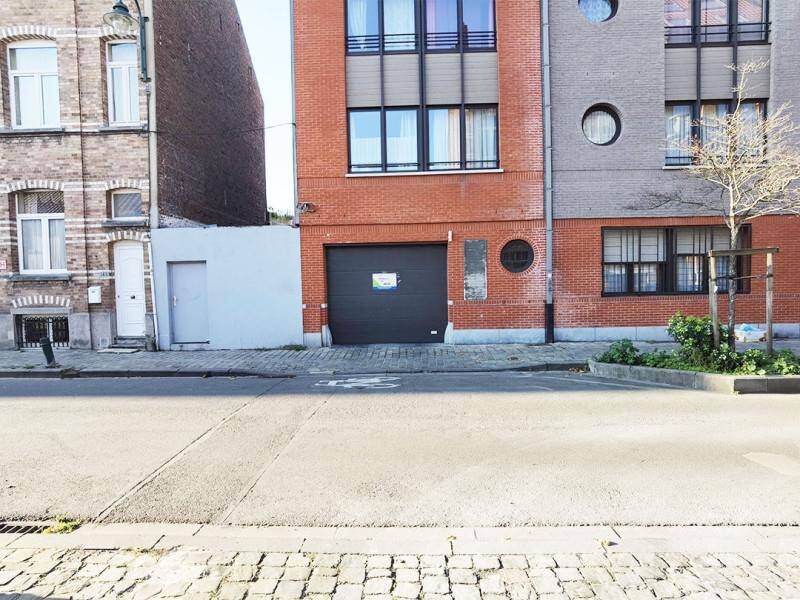 Parking / garage à louer à Forest 1190 129.00€ chambres m² - annonce 341891